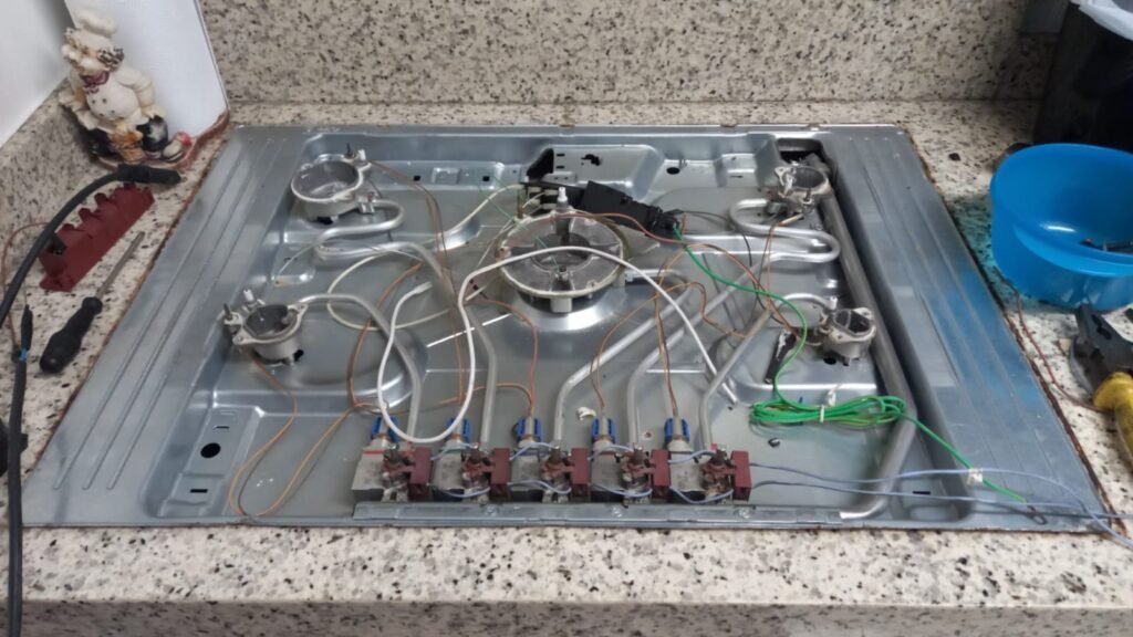 Fogões e Cooktops — Avaliação e manutenção de componentes e sistemas internos.